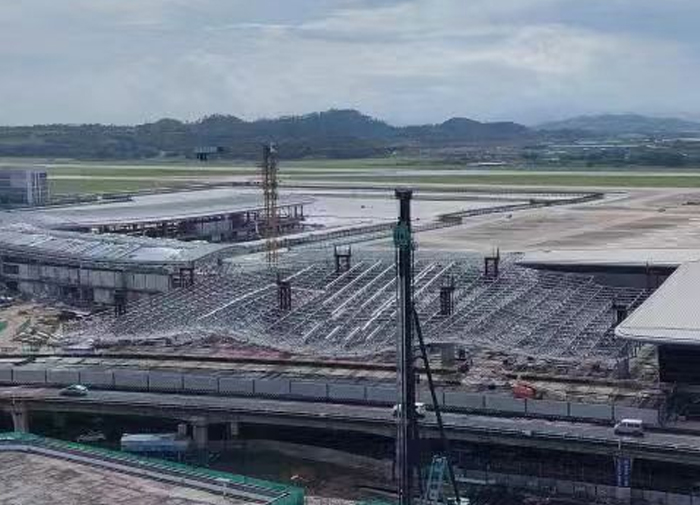潮汕（揭阳）机场T3航站楼屋面焊接球网架工程1.jpg